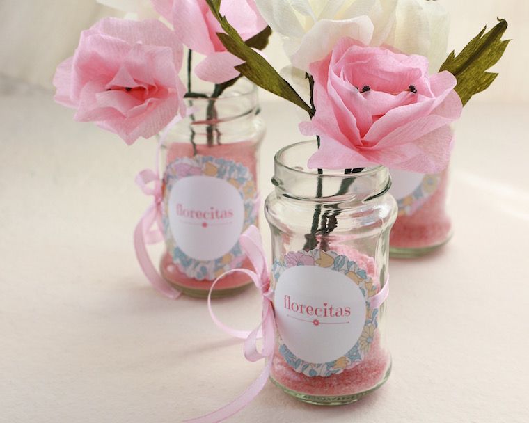 crea etiquetas para jarrones tarro con flores de papel