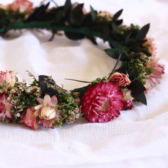 Rose: Corona con flores secas en gama de rosas - Imagen 5