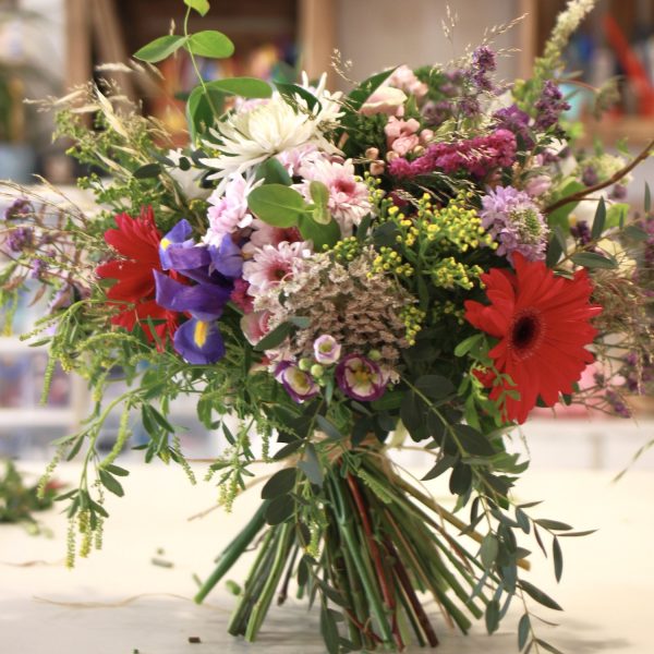 taller floral ramo de mano con flores naturales