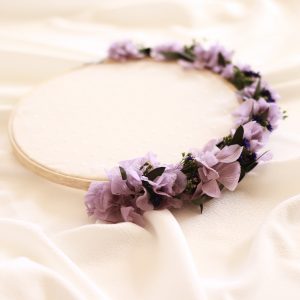 Porta alianzas tipo Bastidor con flores preservadas en lila