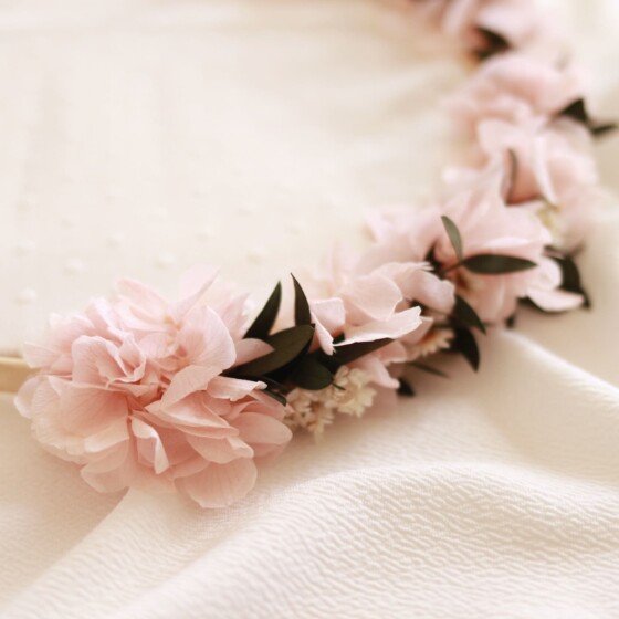 Porta alianzas: Bastidor con flores preservadas en rosa pastel - Imagen 2