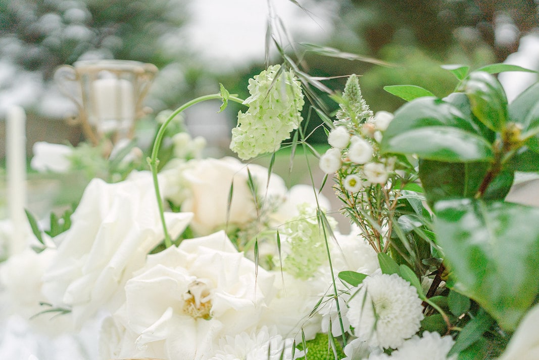 una boda con flores blancas mesa 15