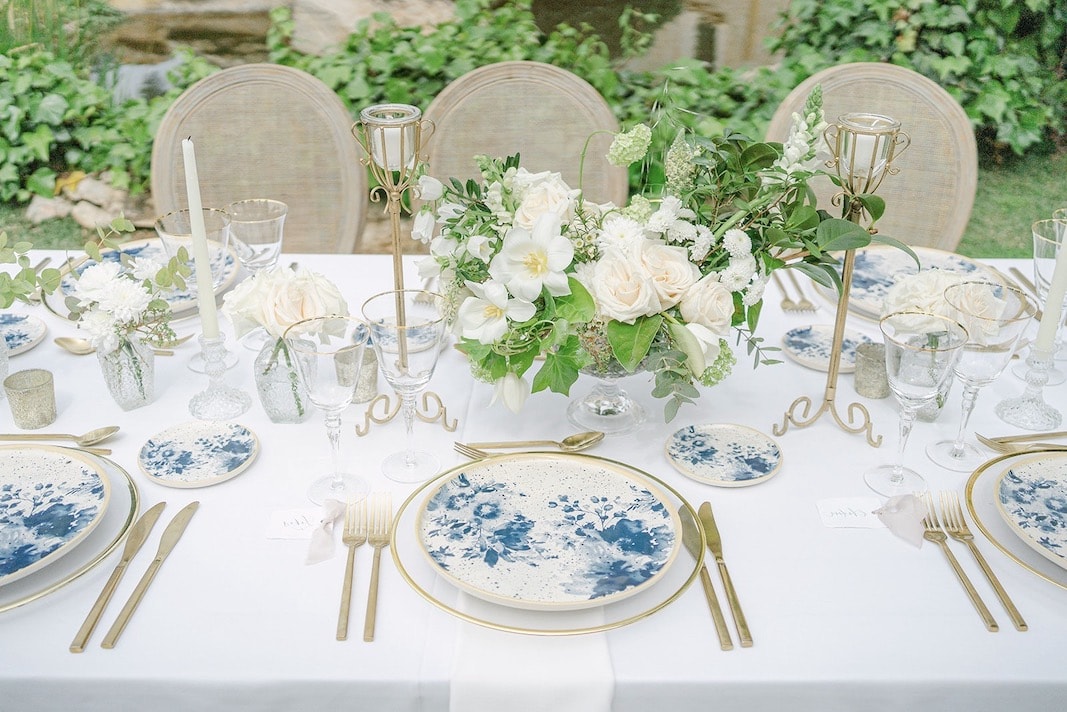 una boda con flores blancas mesa 9