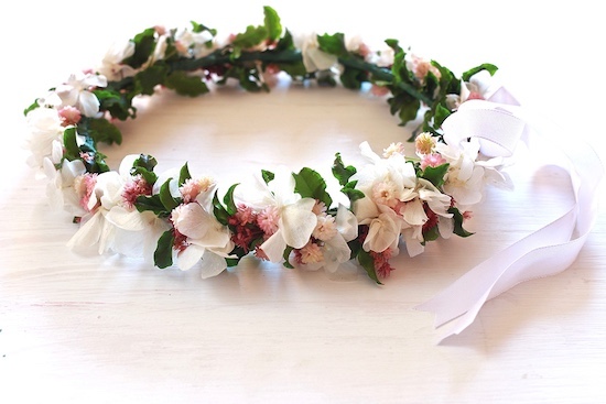 coronas de flores naturales y preservadas